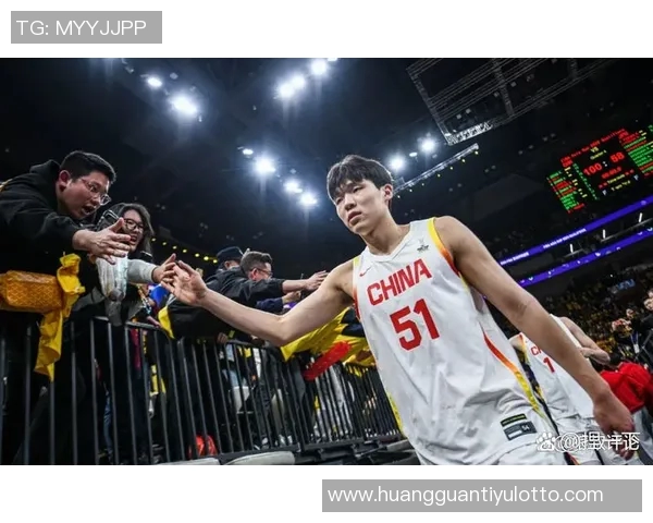 里斯称赞杨瀚森努力学习与刻苦训练期待他未来表现更加出色 里斯称赞杨瀚森努力学习与刻苦训练期待他未来表现更加出色