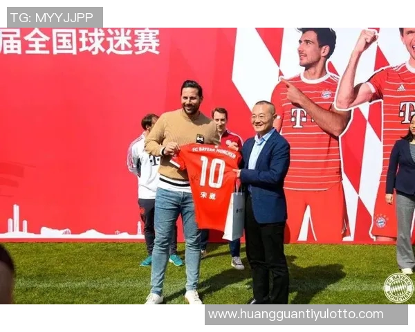 拜仁慕尼黑宣布皮萨罗启程亚洲行即将抵达成都展开活动 拜仁慕尼黑宣布皮萨罗启程亚洲行即将抵达成都展开活动