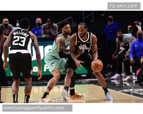 保罗乔治表现平平14投仅5得19分4篮板4抢断2盖帽罚球命中率尚可