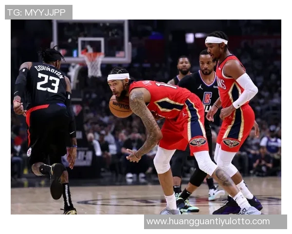 小南斯篮下强势扣篮展现霸主风范引爆全场激情时刻