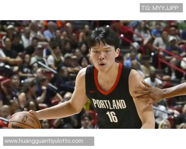 火箭队第四节三分球投篮失误频繁杨瀚森虽有卡位却难以抢到篮板